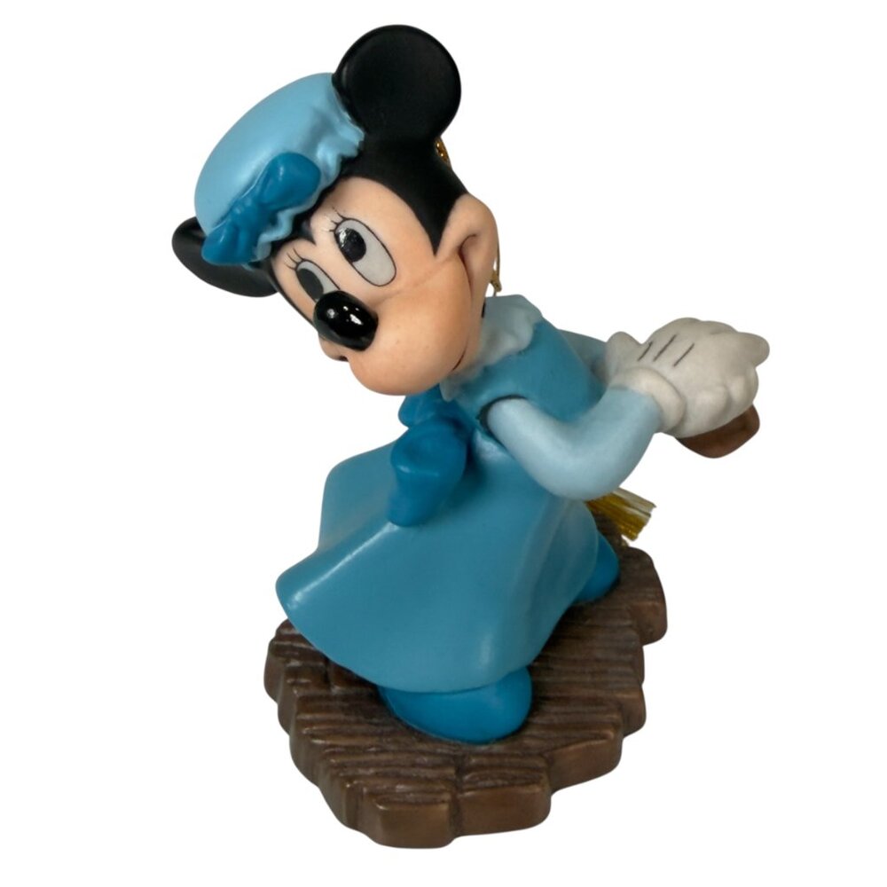 Minnie “Mrs Crachit” Christmas ornament WDCC